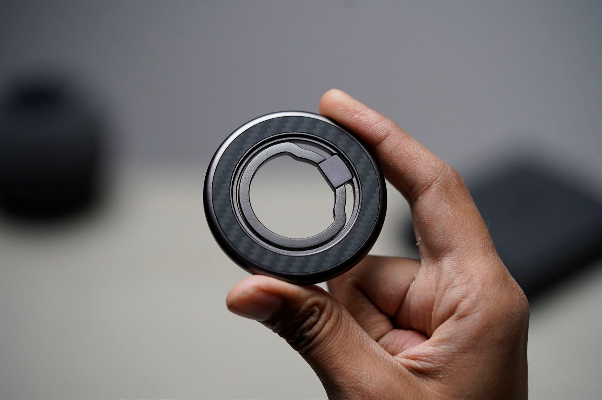 360 Degree Rotatable Carbon Fiber Magnetic Ring Holder